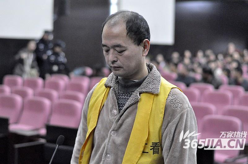 安医大二附院伤医案被告人当庭翻供,称“砍人是为了引起院长的重视”.