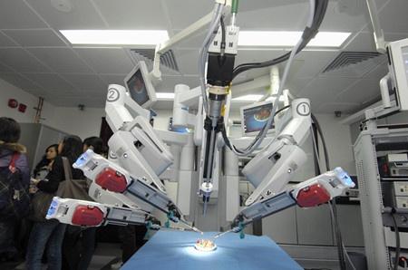 机器人怎么做手术图片